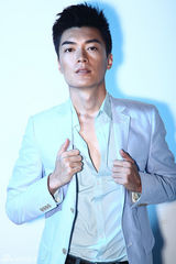 组图：纪宁写真曝光夏日清爽风格