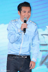 组图：曹格开启世界巡回演唱会 有望迎来老三