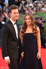 组图：威尼斯电影节开幕 华语女星闪耀红毯