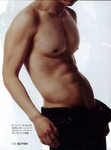组图：日41岁男星GACKT全裸上杂志展男性肉体美