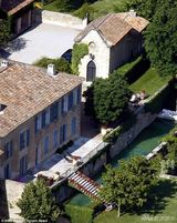 组图：布拉德-皮特/安吉丽娜-朱莉大婚酒庄曝光 鲜花装饰景色优美