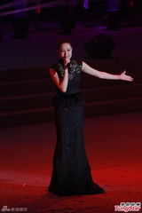 组图：张智霖重临福地 吴雨霏拒提旧受余文乐