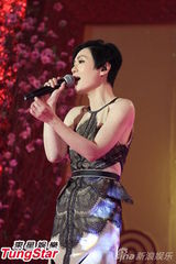 组图：黄子华田蕊妮视帝视后喜相逢