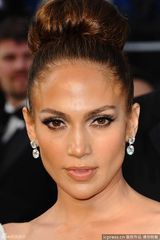 高清图：奥斯卡红毯詹妮弗-洛佩兹礼服勾勒身材