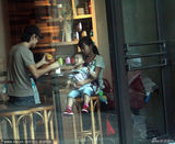 组图：蔡少芬全家会面陈法蓉 张晋变称职奶爸