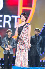 组图：张靓颖亚洲音乐节获杰出艺人奖 劲歌闪耀首尔