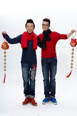 组图：黄渤马上快乐拜年写真逗趣搞笑