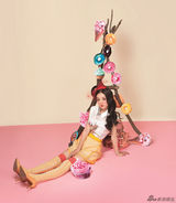 组图：赵丽颖可爱写真糖果色系显俏皮