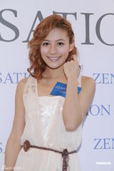 组图：江若琳白衣亮相秀性感 爱漂亮保养有方