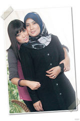 茜拉与家人私照曝光 长发美女爱卖萌