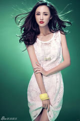 组图：张歆艺清新封面腰肢纤细恬静之美