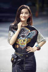 组图：袁姗姗夏日时尚街拍曝光 俏皮不乏性感