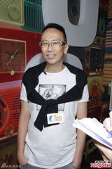 组图：吴绮莉拒回应房祖名吸毒 郑丹瑞望返电台