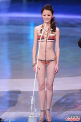 组图：港姐泳装环节吸睛 挺美乳扭蛮腰热辣辣