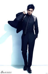 组图：张若昀西装大片 MAN味十足开启男色诱惑