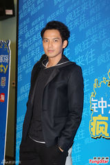 组图：钟汉良被催婚不着急 获父母现身捧场