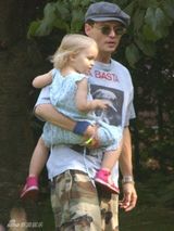 组图：德普15岁女儿进娱乐圈 清纯萝莉爱扮性感