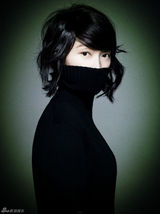 组图：沈佳妮庆生拍时尚大片 黑衣风格有腔调