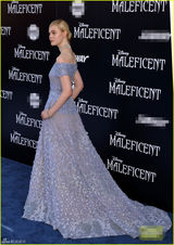 组图：范宁现身秀如雪美肩 紫裙翩翩如梦境少女