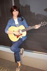 组图：李千娜暌违三年发碟 赵又廷杨佑宁力挺