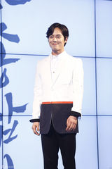 独家：《神枪手》李准基高调亮相 耍宝卖萌