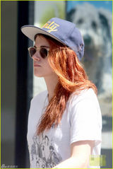 组图：克里斯汀-斯图尔特休闲装扮 纹身吸睛