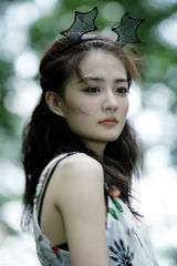 组图：徐璐森女系写真纯净呆萌惹人爱