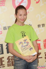 组图：蔡少芬为流浪儿筹款 曾体罚女儿内疚到哭