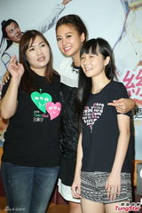 组图：鬼鬼吴映洁办粉丝会卖萌 新剧女扮男装爱脚开开