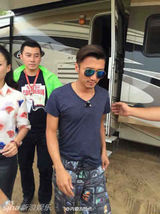 组图：谢霆锋谢贤父子内蒙古庆生 海清林丹助阵