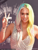 组图：霉霉齐臀短裤秀美腿 洛佩兹捆绑装狂露肉