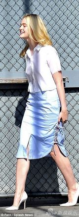 组图：艾丽-范宁喜气洋洋现身 大美妞青春无敌