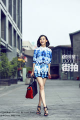 明星爱街拍：杨子姗短发帅出质感诠释多维度美