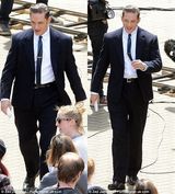 组图：《传奇》汤姆哈迪饰双胞胎 帅气替身乱真