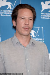 组图：《远离人类》亮相威尼斯 维戈-莫特森帅气