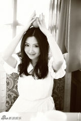 组图：毛晓彤初夏写真曝光 演绎清新森女风