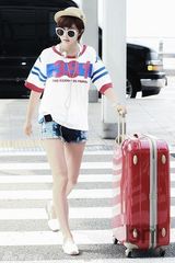 组图：朴韩星休闲装现身机场 展现别样时尚