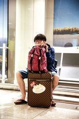 组图：张翰下岗李菲儿当导游 郑佩佩爱女探班