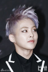 组图：EXO带妆出席专场巡演记者会 帅气逼人