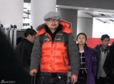 组图：刘若英与老公甜蜜回京返豪宅