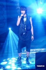 幻灯图：众星出席劲歌优秀选颁奖礼 Twins仍受肯定