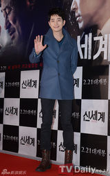 组图：宋智孝紧身裙斗艳河智苑 朴施厚接受祝福