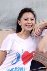 徐若瑄示“爱”王力宏 赠高跟鞋愿其寻真爱(图)