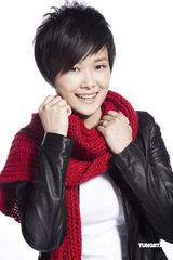 幻灯图：李宇春个唱海报曝光 赤脚拍摄诠释真我