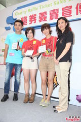 组图：黄宗泽自认是严父 想生一子一女