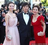 组图：《浮城谜事》剧组亮相戛纳 郝蕾齐溪争艳