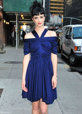 高清组图：克里斯滕-丽特复古发型搭配蓝裙亮相