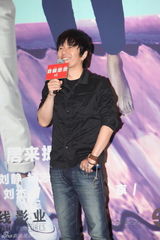组图：华晨宇不怕粉丝差评 跟许晴一直有联系