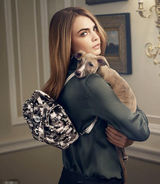 组图：出柜超模迪瓦伊写真 白沙短裙秀修长美腿