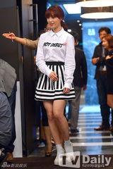 组图：KARA许英智献声动漫 白衬衫显可爱